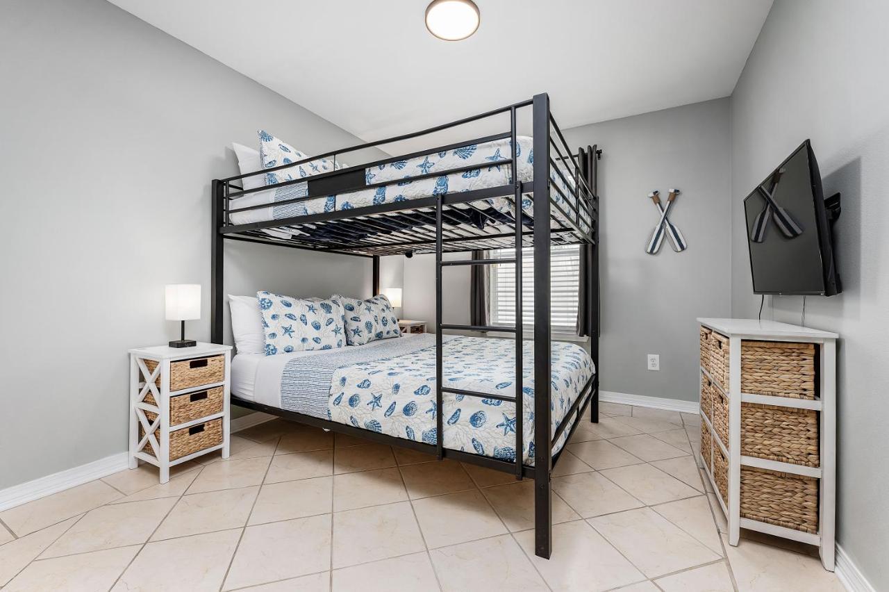 Private Access, Fenced Yard & Pet Friendly, Pool, Life House Hébergement de vacances