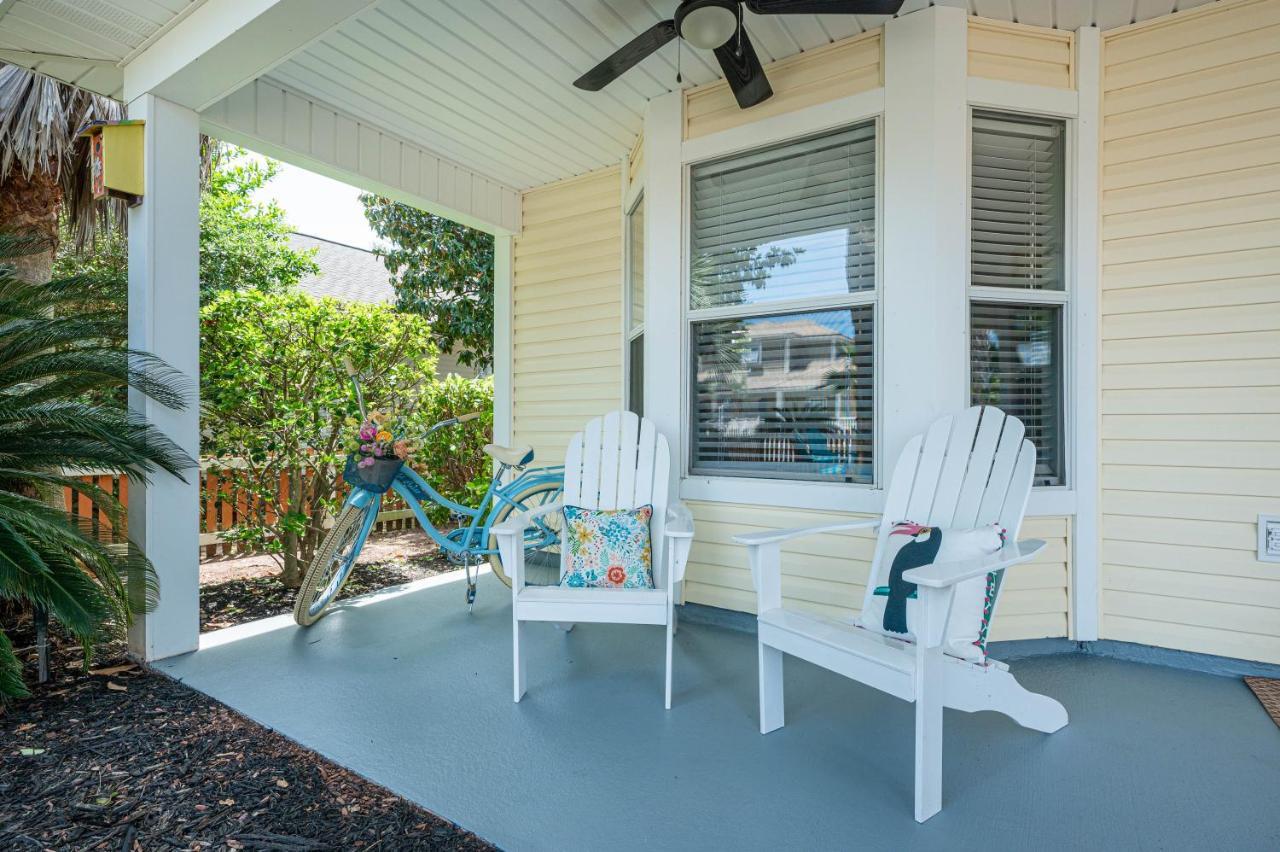 Ferienhaus Private Access, Fenced Yard & Pet Friendly, Pool, Life House