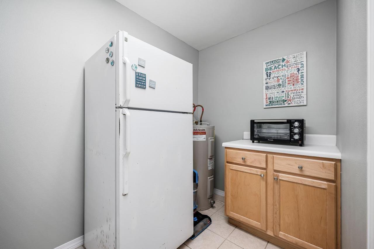 Private Access, Fenced Yard & Pet Friendly, Pool, Life House Ferienhaus