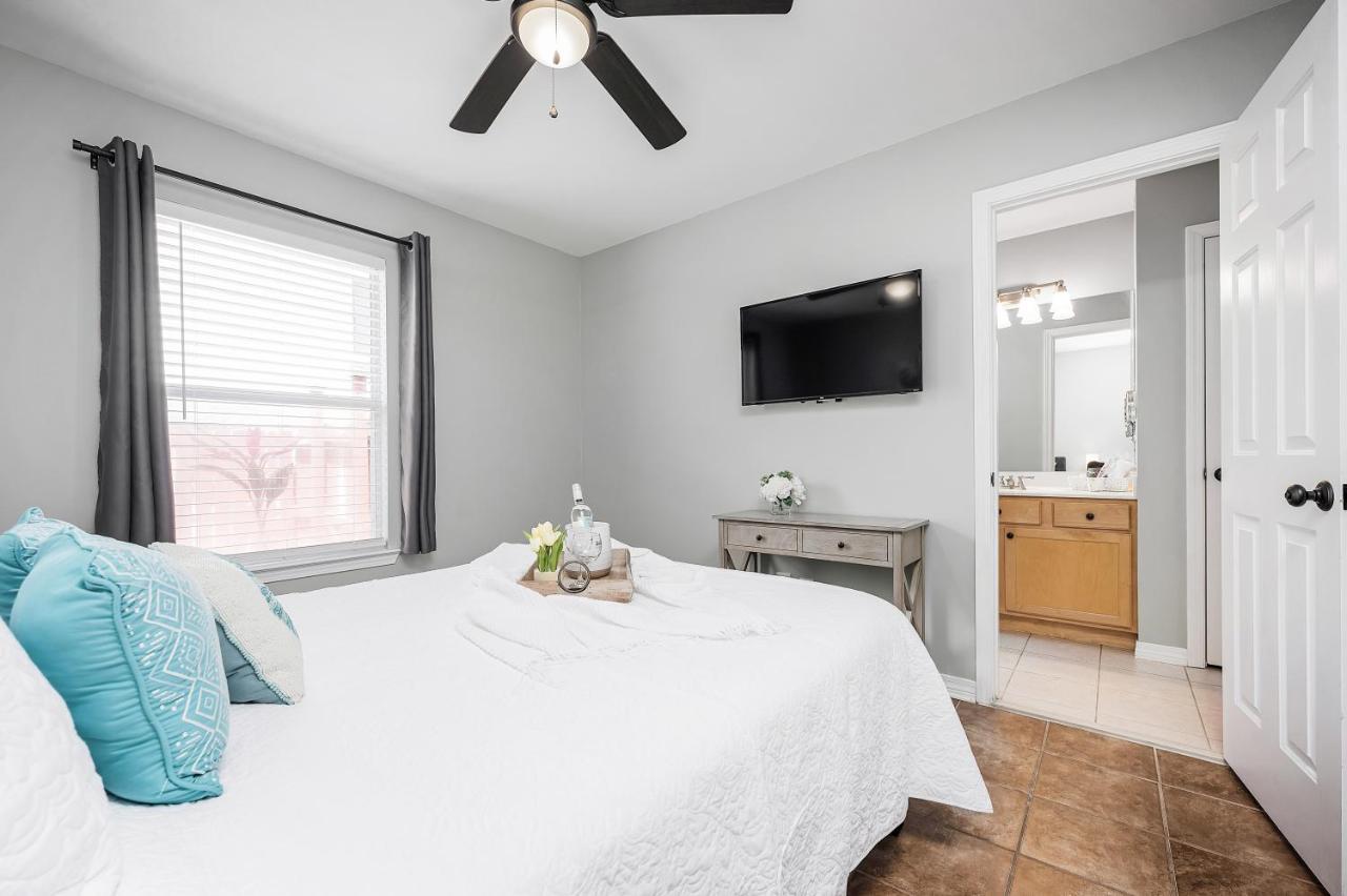 Ferienhaus Private Access, Fenced Yard & Pet Friendly, Pool, Life House *